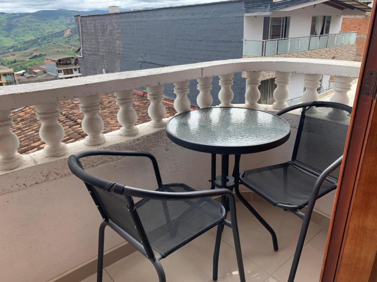 Hotel Alcatraz Yarumal Rum bild